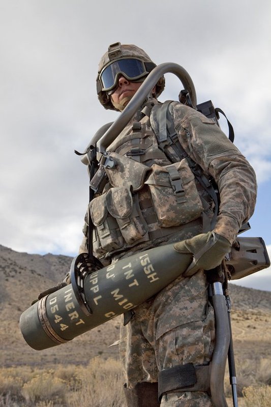 the_hulc_allows_soldiers_to_carry_up_to_200_pounds_for_124_miles_on_one_charge_1350933760_resize.jpg
